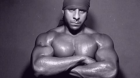 Heavy bodybuilding training with fitness lifestyle