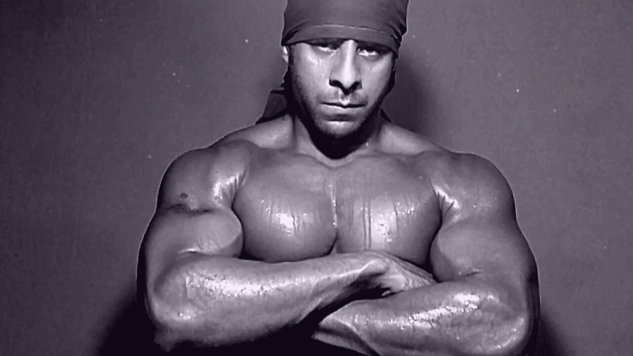 Heavy bodybuilding training with fitness lifestyle