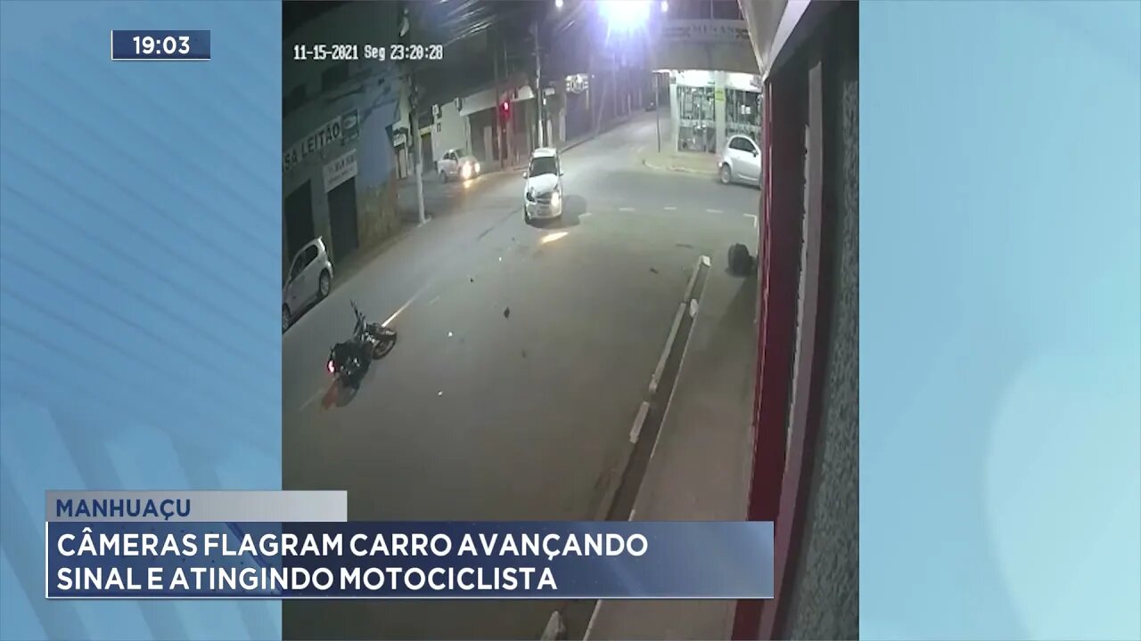 Manhuaçu: Câmeras flagram carro avançando sinal e atingindo motociclista