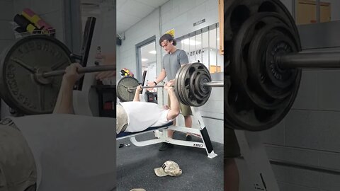 390lbs Raw Bench, Crazy 🤪 old man