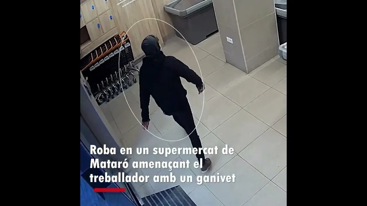 Un polițist aflat în afara serviciului oprește un jaf armat la un supermarket din Spania!