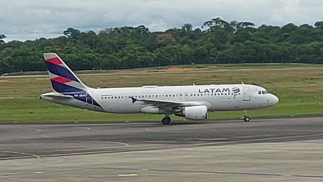 Airbus A320 PR-MHR pousa em Manaus vindo de Brasília