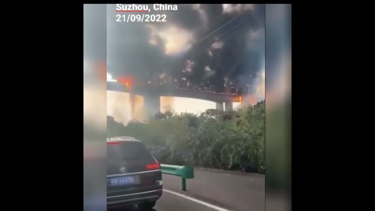 Truck full of silicone crashes china