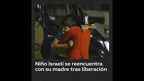 Niño israelí liberado se reúne con su madre luego de 44 días secuestrado