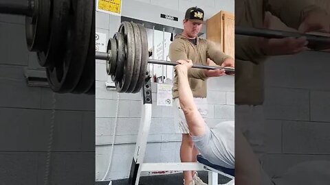 385lbs Raw Bench, sore shoulder today