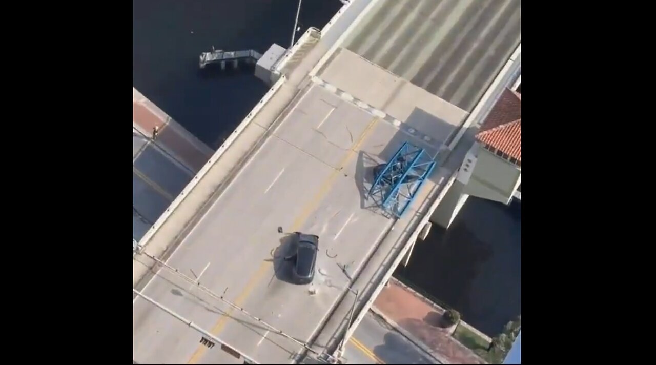 One dead and two injured after a crane fell on a bridge in Fort Lauderdale