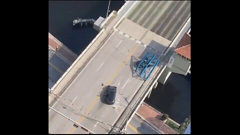 One dead and two injured after a crane fell on a bridge in Fort Lauderdale