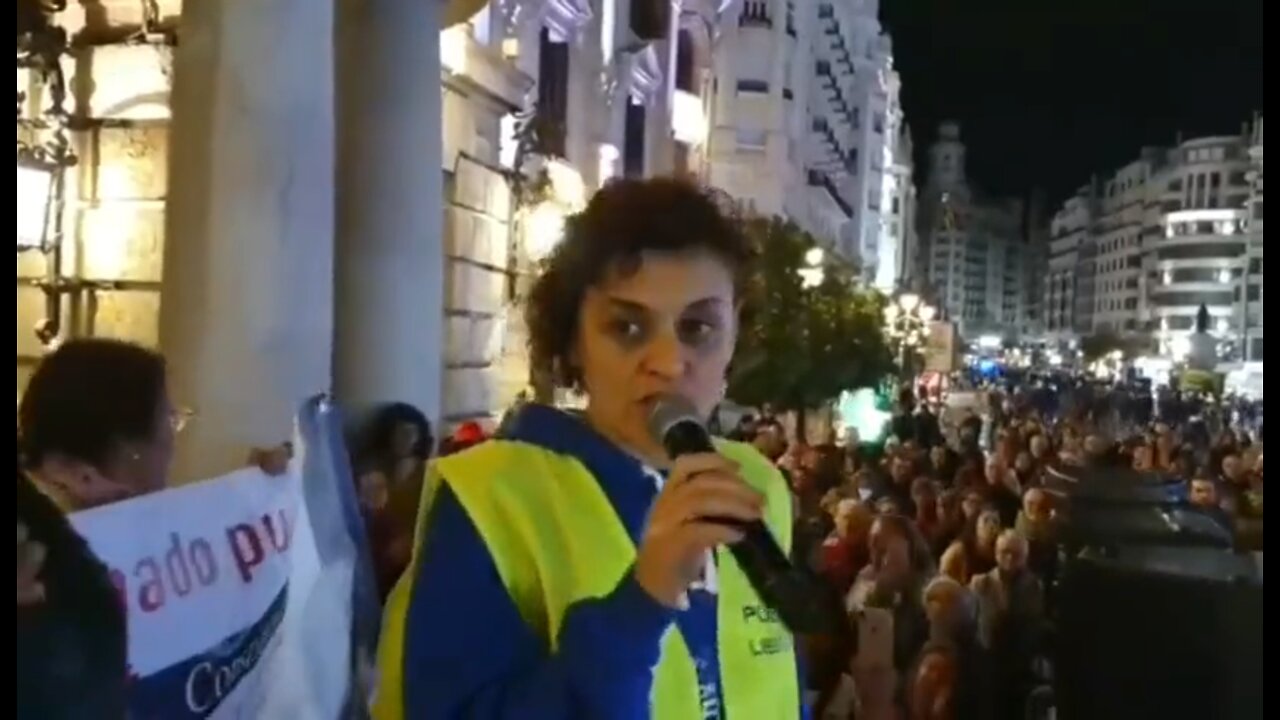 VALENCIA: Police Officers Confirm Support For The People And Not Corrupt Politicians