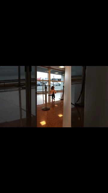 AGUARDANDO O EMBARQUE RUMO O DISNEY #disney #aeroporto #shorts