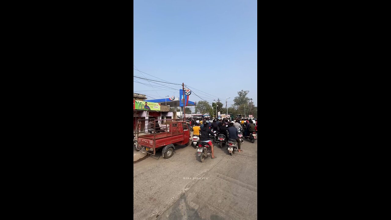 Crowd on petrolpump