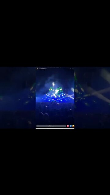 En las Historias de Creamfields Chile 2022, En las 2 con el Estabilizador, Saltando y Bailando 🙋