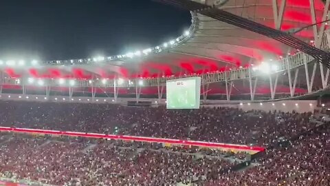 Torcida do São Paulo calando a do Flamengo no Maracanã mesmo com o jogo perdido - Copa do Brasil
