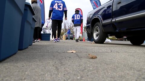 Buffalo Bills host Thanksgiving Blitz to distribute holiday meals with Feedmore WNY