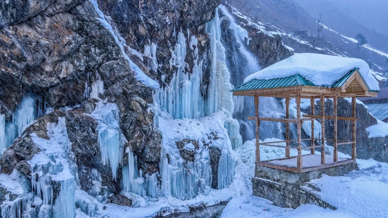 Snowfall Symphony: A Time-Lapse Journey from Above - Drone Aerial View