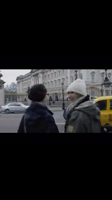 EXPOSED: Child Escaping from Buckingham Palace Naked