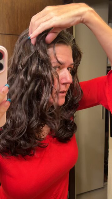 The left side of my hair is chaotic w/ little spirals everywhere 😳