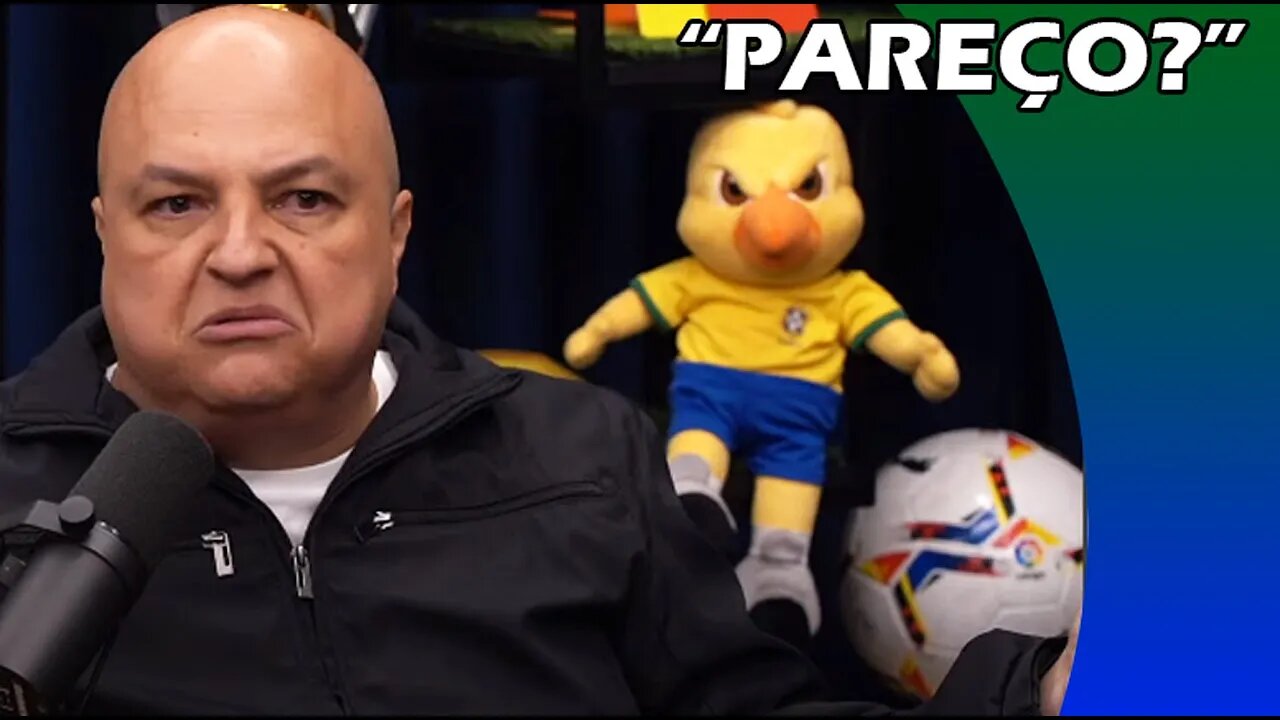 ANDRÉ HENNING É A CARA DO MASCOTE ATRÁS DELE