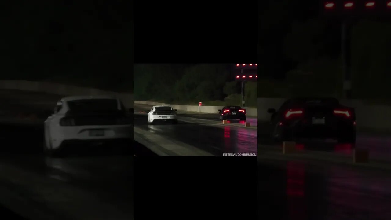 Lamborghini Diablo vs Mustang Drag Race