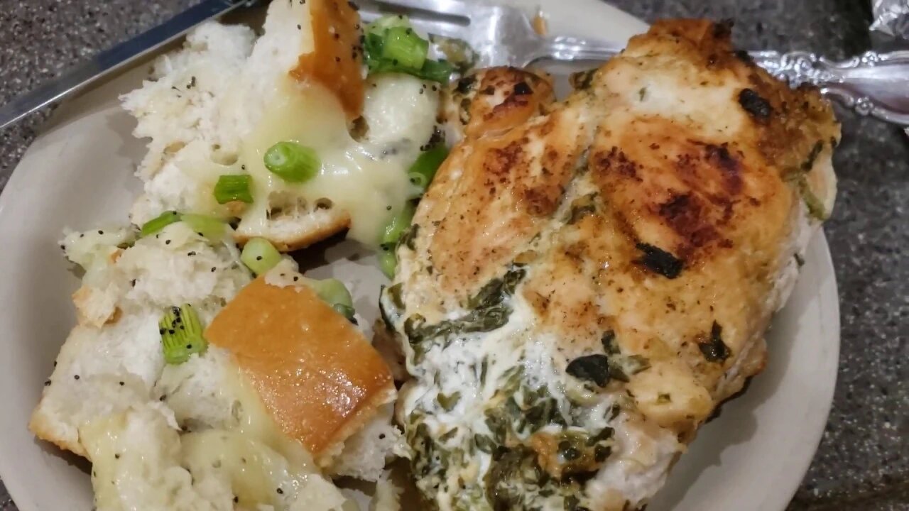 Garlic cream cheese & Spinach stuffed BBQed Chicken with Monterey Jack cheese party loaf