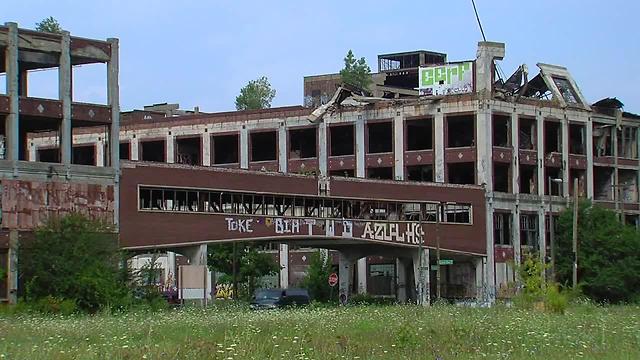 Anthony Bourdain in search of Detroiters' home videos