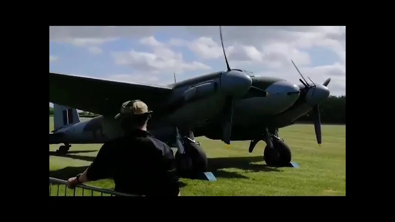 De Haviland Mosquito Running an Engine