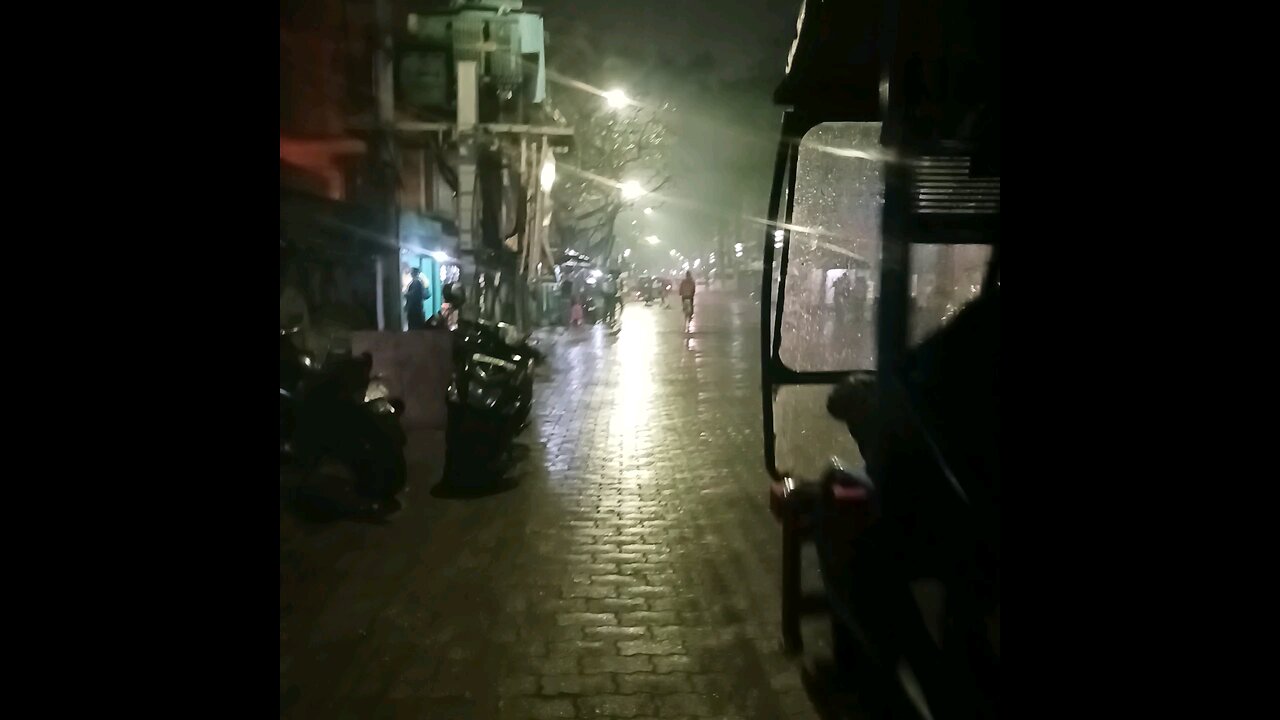 Rainy Night #cityofjoy #kolkata #howrah #india #rain #nature #weather #winter #streetview #Bengal