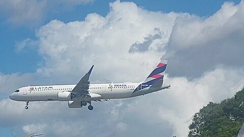 Boeing 737 MAX 8 PR-XMA coming from Santarém,Airbus A321NEO PS-LBH from Guarulhos to Manaus