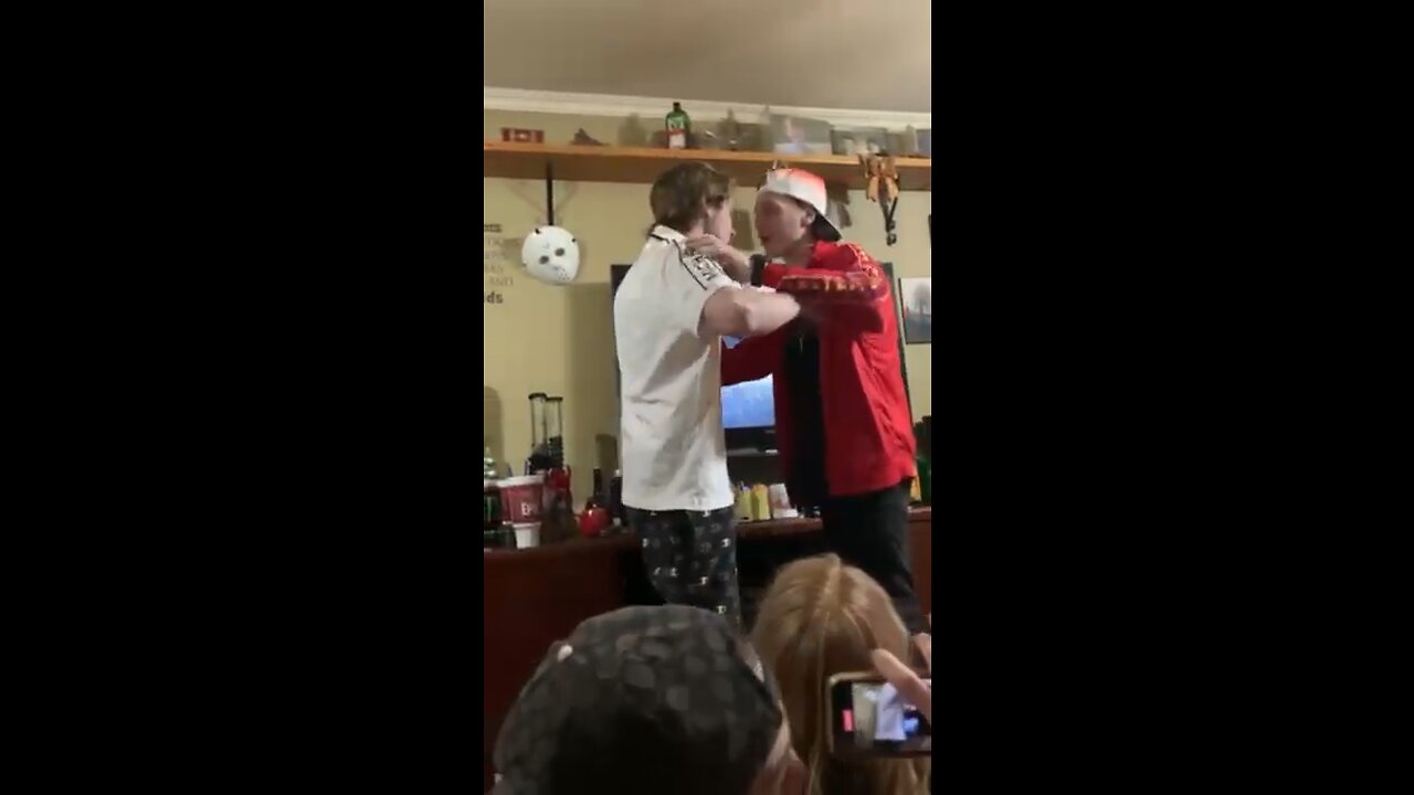 Sum people just can’t handle their alcohol🤦♂️🍻