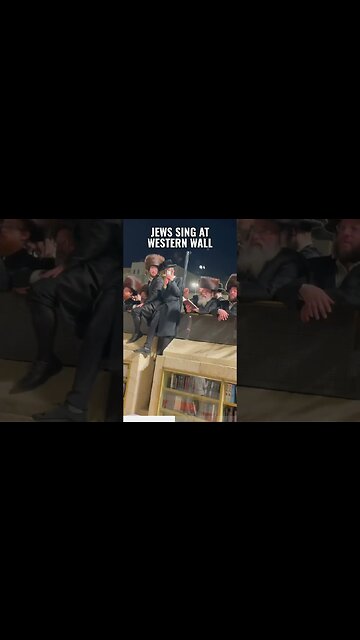 Jews Singing at the Western Wall #shorts יהודים שרים בכותל