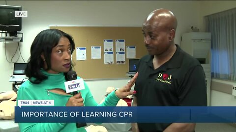 Retired Milwaukee firefighters teach CPR classes