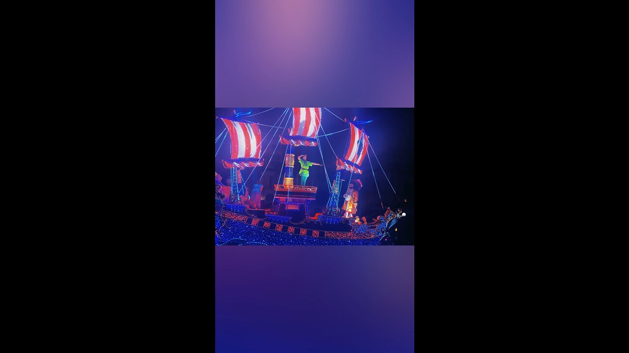 Pirate Ship ⛴️😱 Disneyland Parade