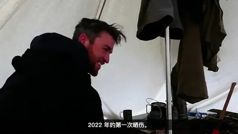 Camping in the wild in the cold winter 12