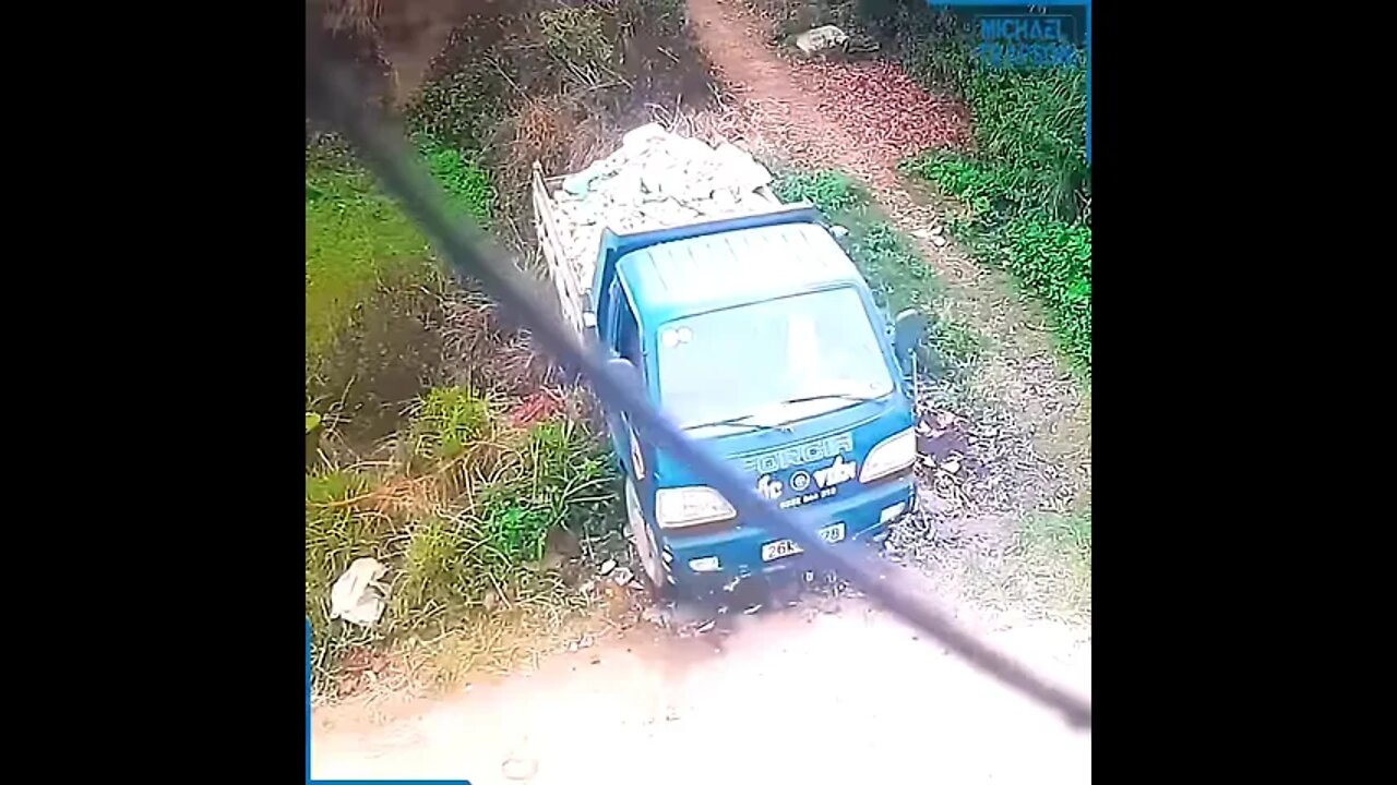 Roads can be a joyride for some, and a complete nightmare for others!!😱😮🚗💥
