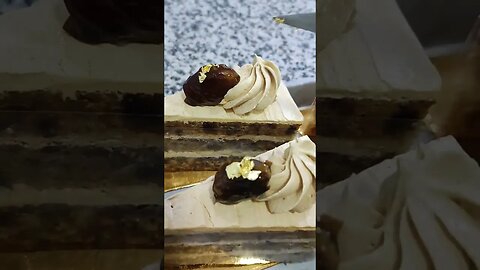 Gold leaf on the top #shortsviral #satisfying #yummy #asmrsounds #datescake