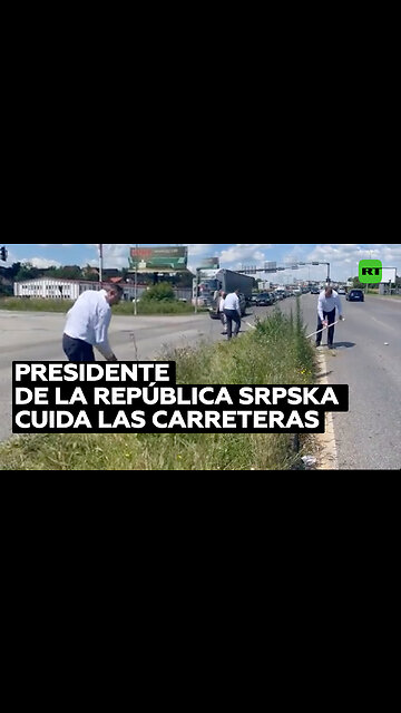 Presidente de la República Srpska desafía a la oposición limpiando maleza con una guadaña