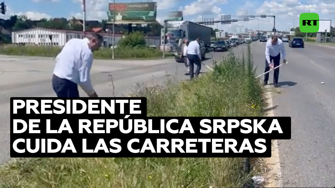 Presidente de la República Srpska desafía a la oposición limpiando maleza con una guadaña