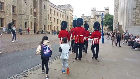 Make way for the Queen's Guard #toweroflondon