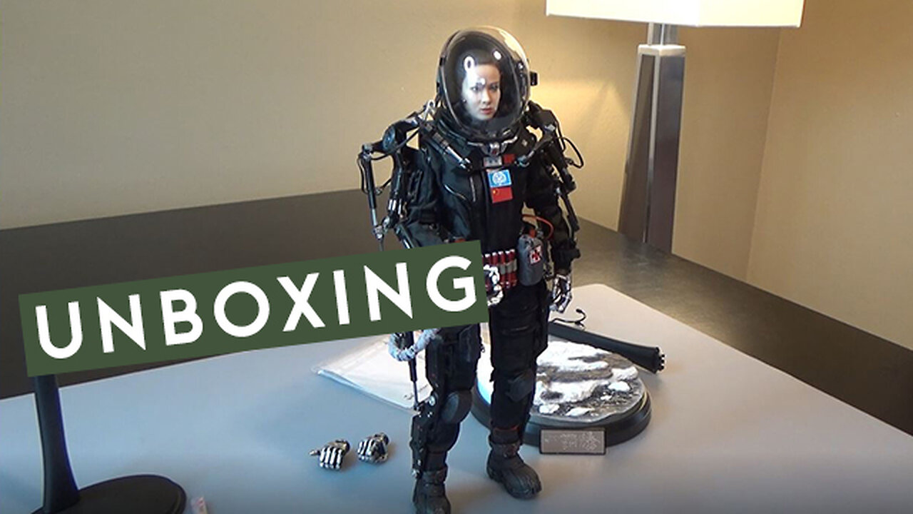 Unboxing the 1/6 scale DAM Toys Wandering Earth Rescue Unit Zhou Qian action figure