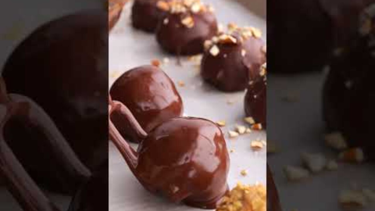 BUCKEYE Peanut Butter Truffles #recipe - Six Sisters' Stuff