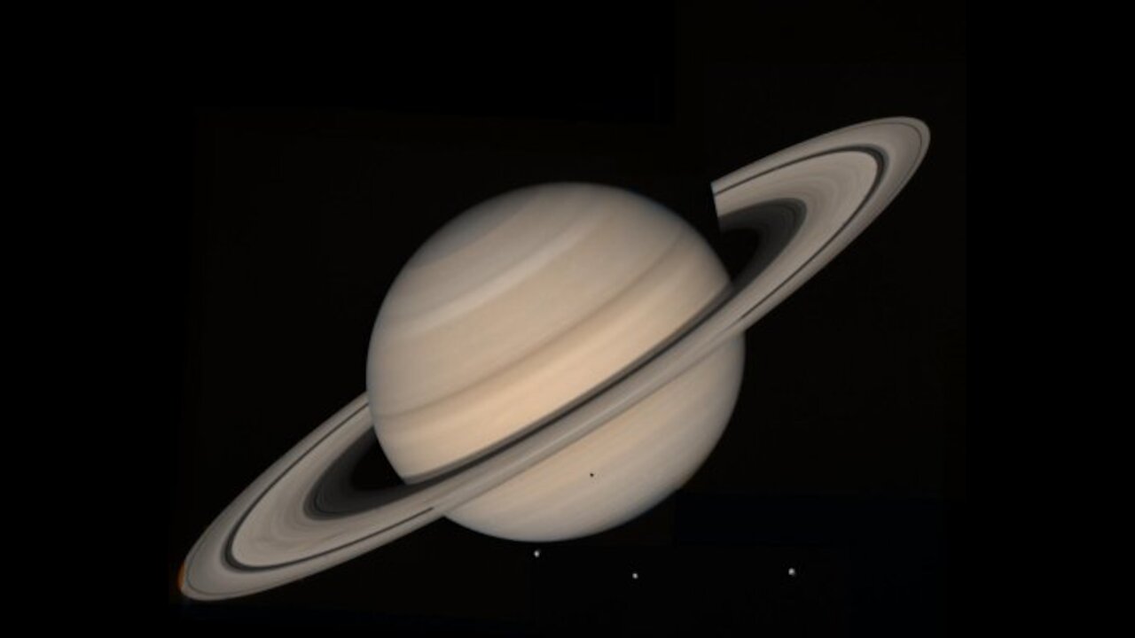 Saturn and its moon 🪐 🌝