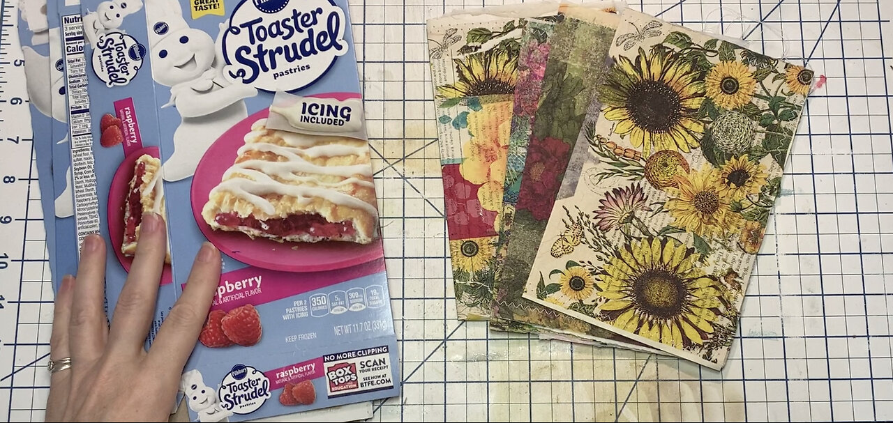 Episode 264 - Junk Journal with Daffodils Galleria - Single Signature Set Pt. 1