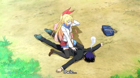 Nisekoi - Chitoge falls on Raku