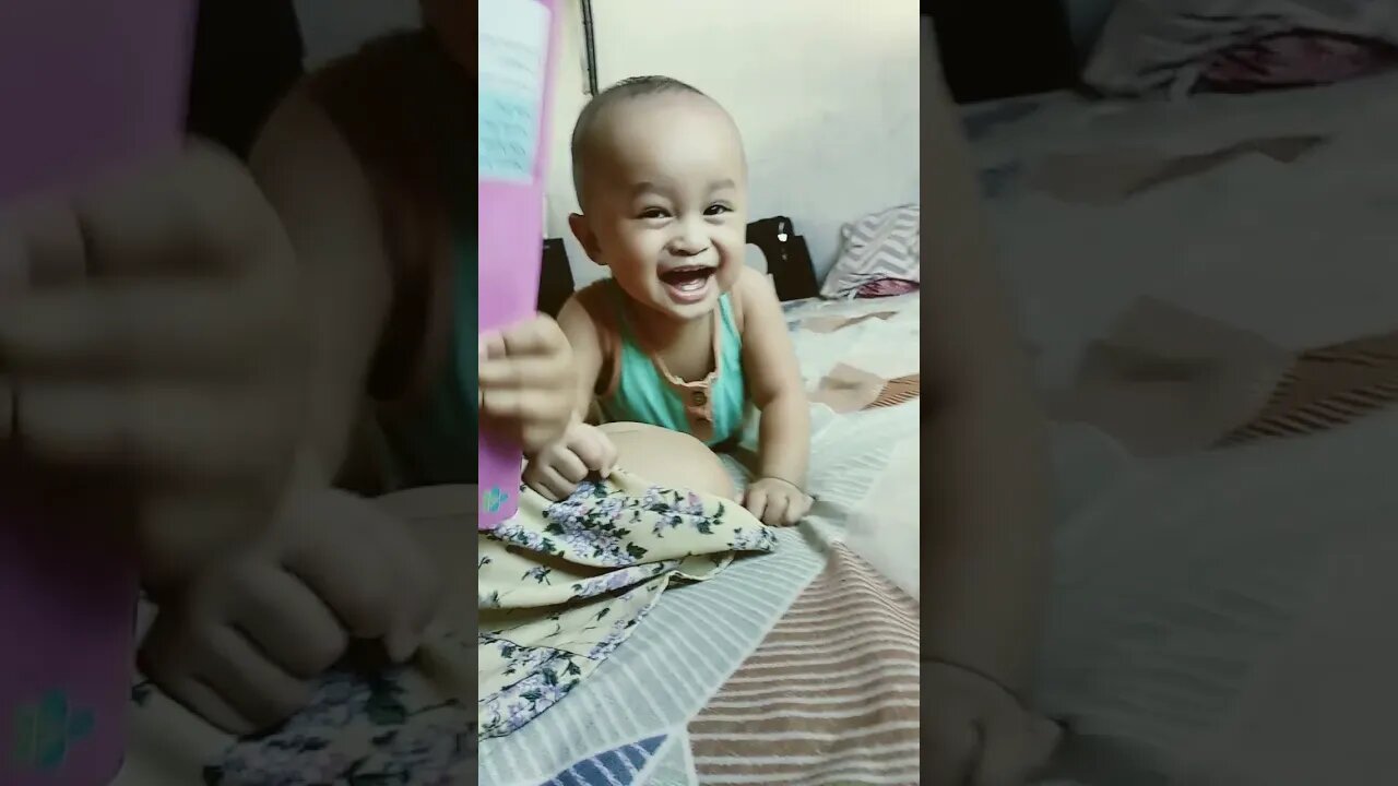 BAYI LUCU TERTAWA