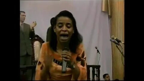 Valquiria Oliveira NOS ARES TROVEJA e outros hinos...