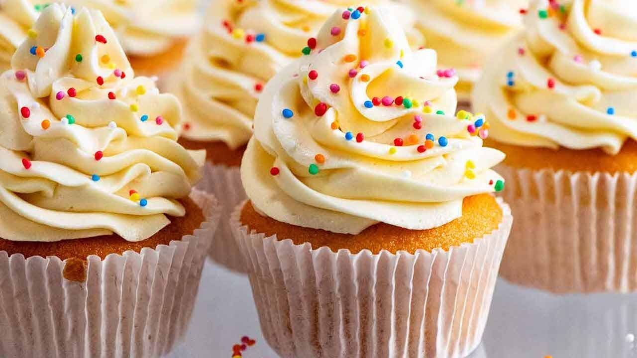 Vanilla Cupcakes | Cupcake With Frosting | Beat Batter Bake With Priyanka