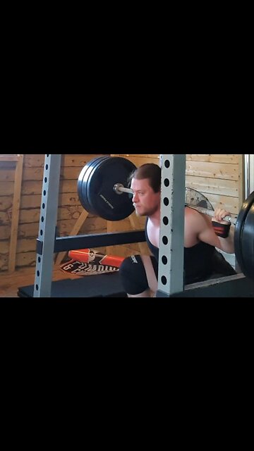 155 Kgs x 2 Paused Squats top set.