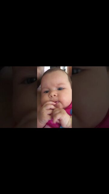 Bebê muito linda chupando o dedo - #shorts #linda #bebe #viral