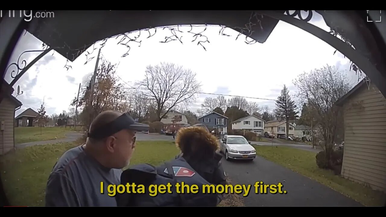 dominoes worker gets robbed for pizza