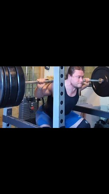 3x4 135 Kgs Paused Squats. Final Set.