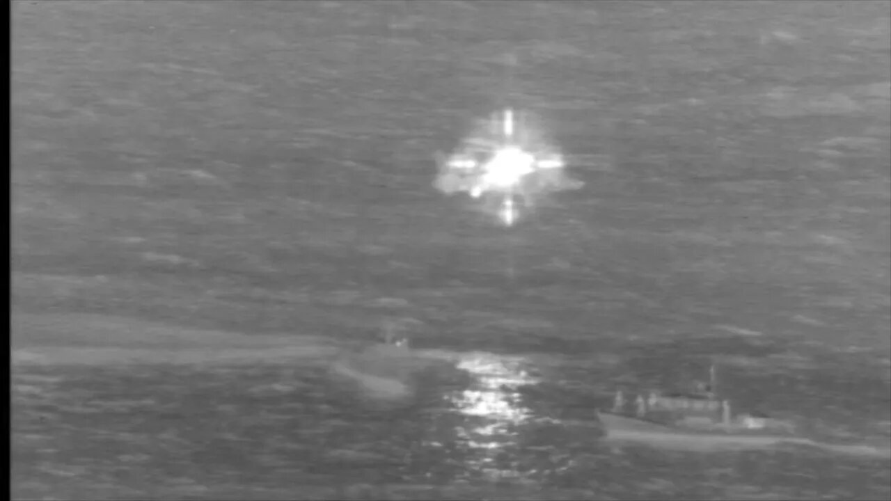 U.S. Coast Guard rescues 2 pilots from downed Boeing 737 near Oahu